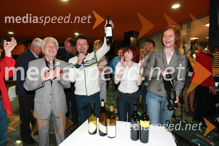 Franc Horvat, slovenski predstavnik največjega vinskega portala na svetu Wein-plus, Uroš Mencinger, novinar, Tadeja Vodovnik Plevnik, svetovalka-specialistka za vinarstvo in pridelavo sadjevca in Simona Hauptman, specialistka za vinogradništvo in razvoj podeželjaMednarodna nogometna tekma med vinsko reprezentanco Slovenije in vinsko reprezentanco Nemčije
