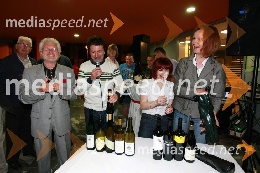 Franc Horvat, slovenski predstavnik največjega vinskega portala na svetu Wein-plus, Uroš Mencinger, novinar, Tadeja Vodovnik Plevnik, svetovalka-specialistka za vinarstvo in pridelavo sadjevca in Simona Hauptman, specialistka za vinogradništvo in razvoj podeželjaMednarodna nogometna tekma med vinsko reprezentanco Slovenije in vinsko reprezentanco Nemčije
