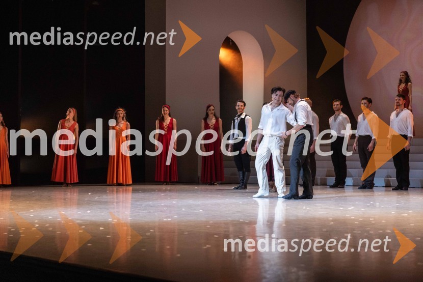  Ionut Dinita, baletni plesalec;  Sergiu Moga, baletni solistManagerski večer v SNG Maribor