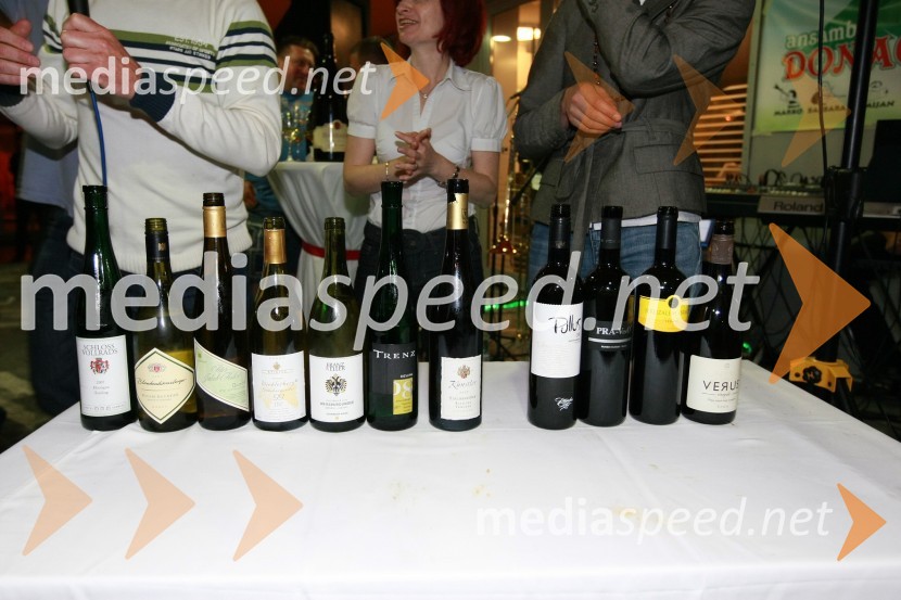 Nemška in slovenska vinaMednarodna nogometna tekma med vinsko reprezentanco Slovenije in vinsko reprezentanco Nemčije