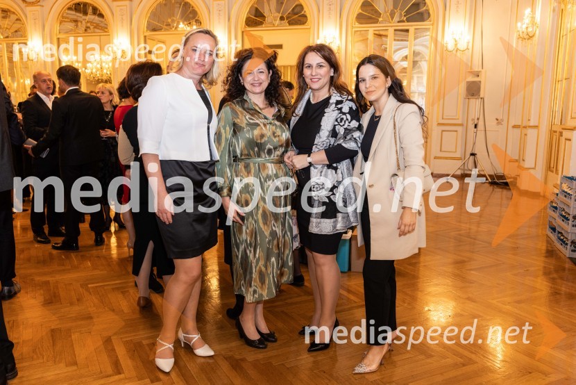  ... ;  ... ;  Tatjana  Vogrinec Burgar, predsednica uprave, Elektro Maribor;  Lucija BurgarManagerski večer v SNG Maribor