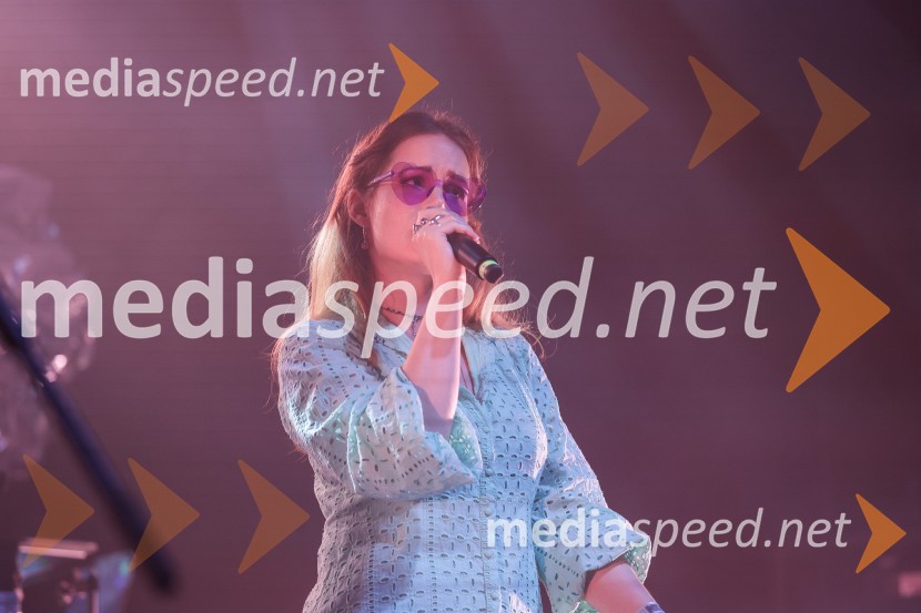  Aleksandra Ilijevski, pevka, skupina PlišKoncert zasedbe AKA Neomi v Kino Šiška