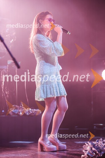  Aleksandra Ilijevski, pevka, skupina PlišKoncert zasedbe AKA Neomi v Kino Šiška