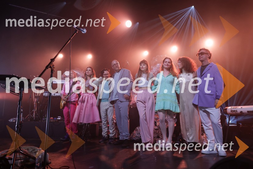  Tadej  Košir, glasbenik;  ... ;  ... ;  ... ;  Saša Vipotnik, pevka, AKA Neomi;  Aleksandra Ilijevski, pevka, skupina Pliš;  ... ;  Mario Babojelic, glasbenik in producentKoncert zasedbe AKA Neomi v Kino Šiška