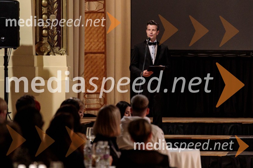  Boštjan Romih, televizijski in radijski voditeljModna revija oblikovalcev zadruge Zoofa, Kdo kroji prihodnost