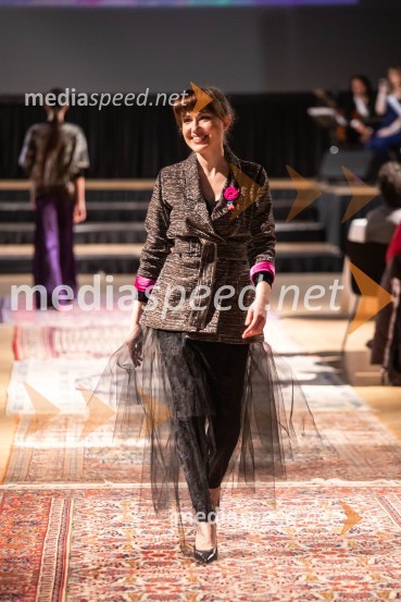  Maja Martina Merljak, igralkaModna revija oblikovalcev zadruge Zoofa, Kdo kroji prihodnost