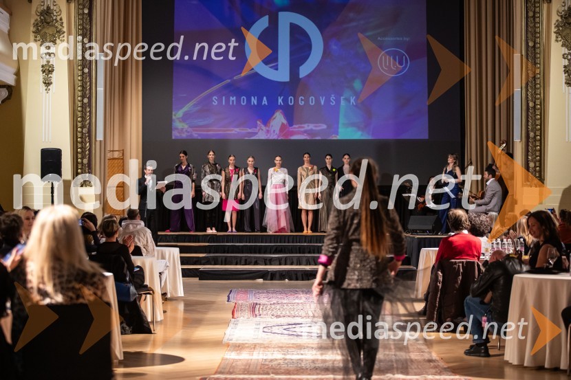  Maja Martina Merljak, igralkaModna revija oblikovalcev zadruge Zoofa, Kdo kroji prihodnost