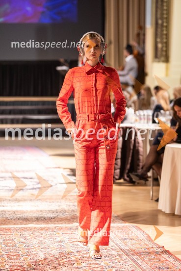  Anita Švajger, 1. spremljevalka World Top Model Slovenija 2023Modna revija oblikovalcev zadruge Zoofa, Kdo kroji prihodnost