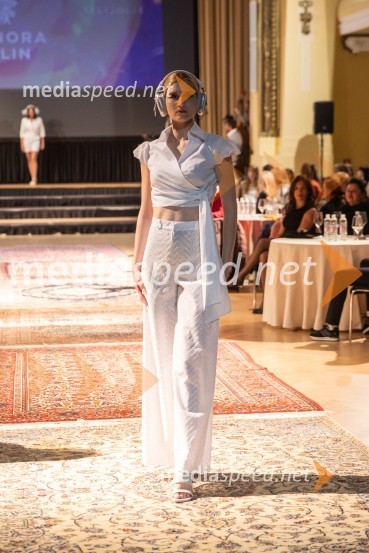  Anita Švajger, 1. spremljevalka World Top Model Slovenija 2023Modna revija oblikovalcev zadruge Zoofa, Kdo kroji prihodnost