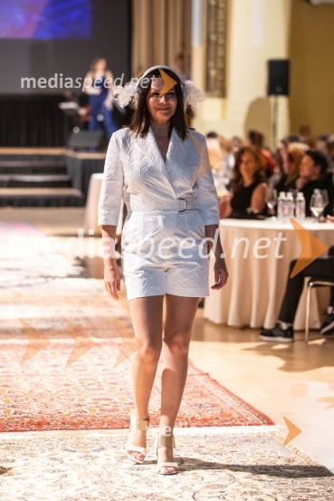  Pika  Zrim, urednica spletnega portala citylife.si in modna vplivnicaModna revija oblikovalcev zadruge Zoofa, Kdo kroji prihodnost