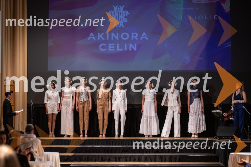  Pika  Zrim, urednica spletnega portala citylife.si in modna vplivnica;  Anita Švajger, 1. spremljevalka World Top Model Slovenija 2023;  ... ;  ... ;  ... ;  Maša Ferme;  ... ;  ... Modna revija oblikovalcev zadruge Zoofa, Kdo kroji prihodnost