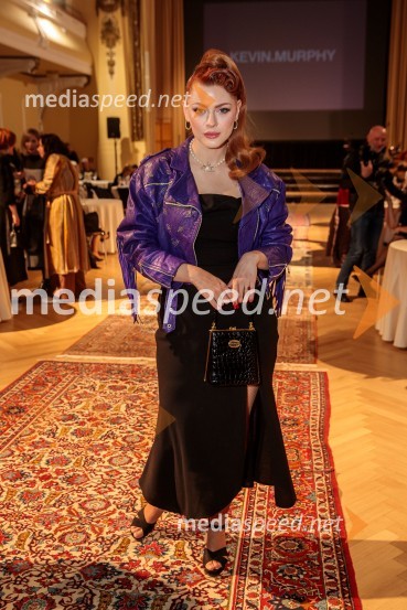  Ivana Zotel Benko, (gretagardner),  model, fotografinjaModna revija oblikovalcev zadruge Zoofa, Kdo kroji prihodnost