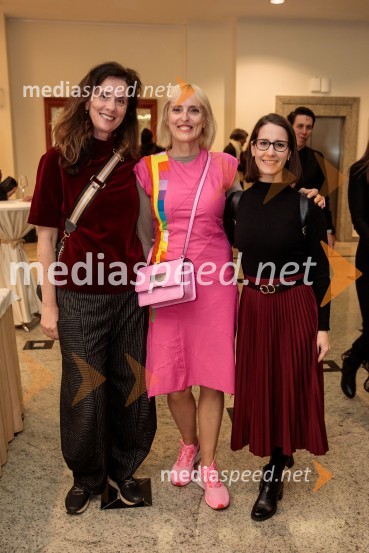  Mira Koporčić Veljić, ZDU GIZ;  Irena Pavčič, IPPR, agencija za komuniciranje;  Maruša Fakin, svetovalka za komuniciranje, IPPRModna revija oblikovalcev zadruge Zoofa, Kdo kroji prihodnost