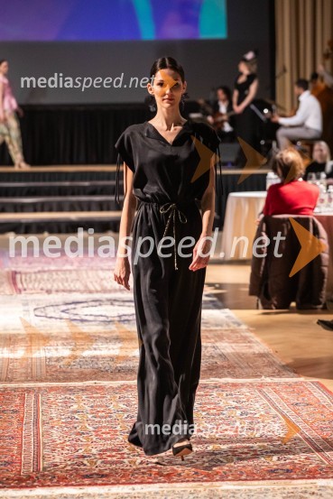  Prisha Alfirev Justinek, manekenkaModna revija oblikovalcev zadruge Zoofa, Kdo kroji prihodnost