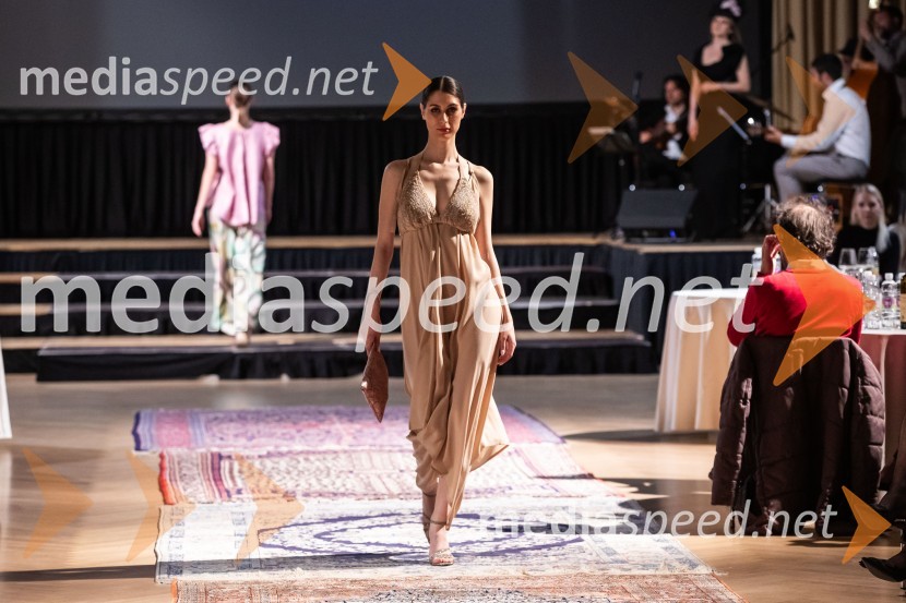  Ana Čikovič, modelModna revija oblikovalcev zadruge Zoofa, Kdo kroji prihodnost