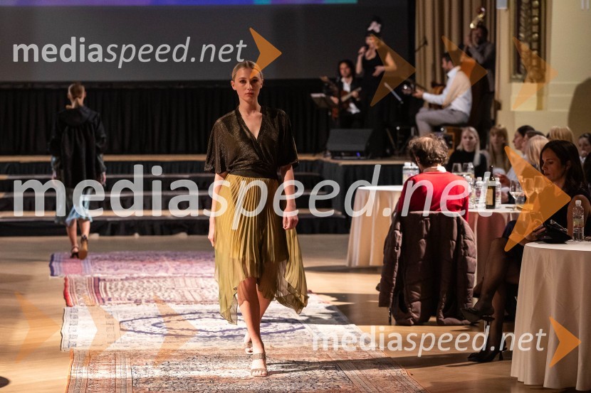  Astrid EllaModna revija oblikovalcev zadruge Zoofa, Kdo kroji prihodnost