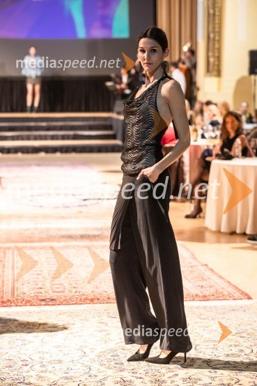  Prisha Alfirev Justinek, manekenkaModna revija oblikovalcev zadruge Zoofa, Kdo kroji prihodnost