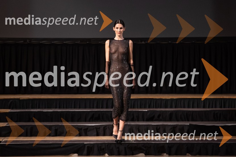  Prisha Alfirev Justinek, manekenkaModna revija oblikovalcev zadruge Zoofa, Kdo kroji prihodnost