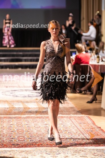  Astrid EllaModna revija oblikovalcev zadruge Zoofa, Kdo kroji prihodnost