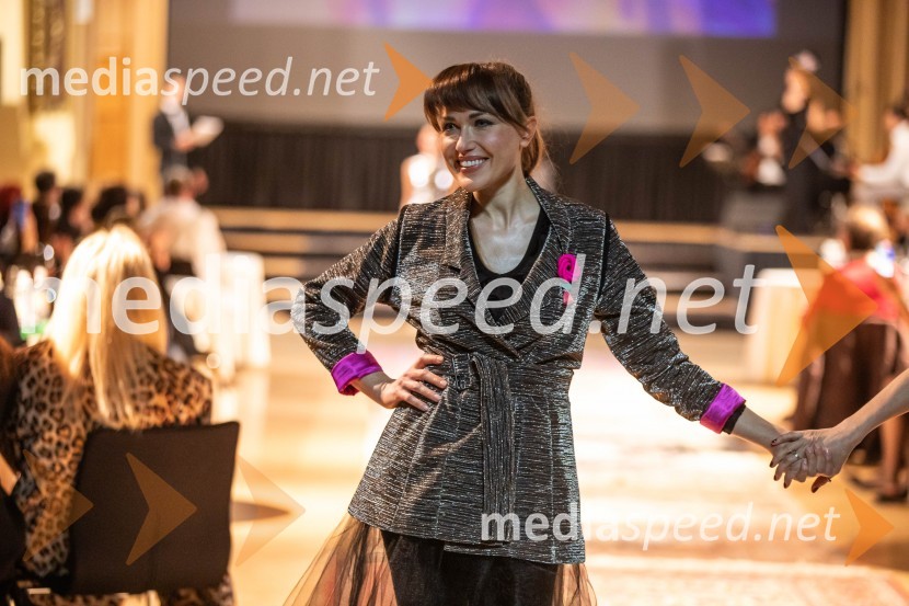  Maja Martina Merljak, igralkaModna revija oblikovalcev zadruge Zoofa, Kdo kroji prihodnost