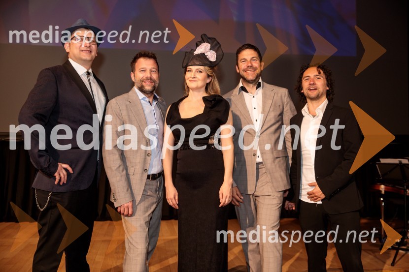 Modna revija oblikovalcev zadruge Zoofa, Kdo kroji prihodnost