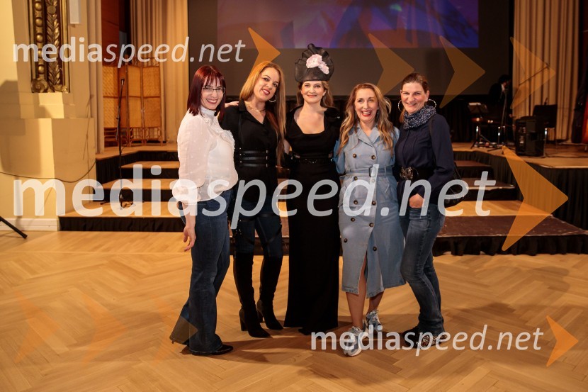 Modna revija oblikovalcev zadruge Zoofa, Kdo kroji prihodnost