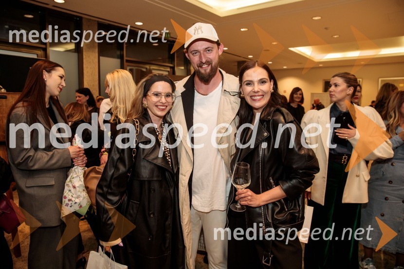  ... ;  ... ;  Ula  Furlan, igralka, voditeljicaModna revija oblikovalcev zadruge Zoofa, Kdo kroji prihodnost