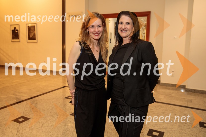  Simona Kogovšek, modna oblikovalka;  ... Modna revija oblikovalcev zadruge Zoofa, Kdo kroji prihodnost