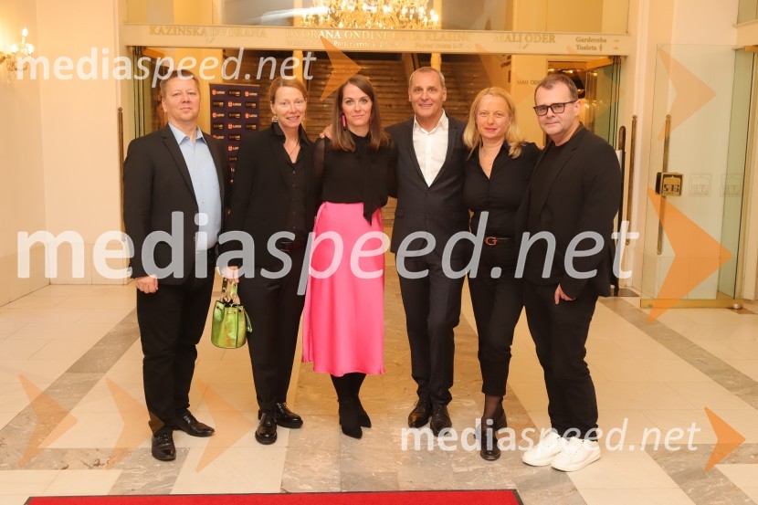  Matjaž Partlič, SNG Maribor;  Nataša Matjašec Rošker, igralka;  Špela Lešnik, producentka Drame SNG Maribor;  Danilo Rošker, direktor SNG Maribor;  Jasmina Leskovar, SNG Maribor;  Alan Kavčič, predstavnik za odnose z javnostmi SNG MariborPrizori iz zakonskega življenja, premiera drame SNG Maribor