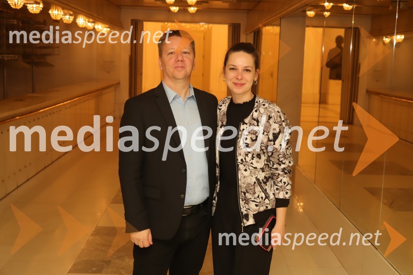  Matjaž Partlič, SNG Maribor;  Zala Koren,  urednica socialnih omrežij, SNG Maribor DramaPrizori iz zakonskega življenja, premiera drame SNG Maribor