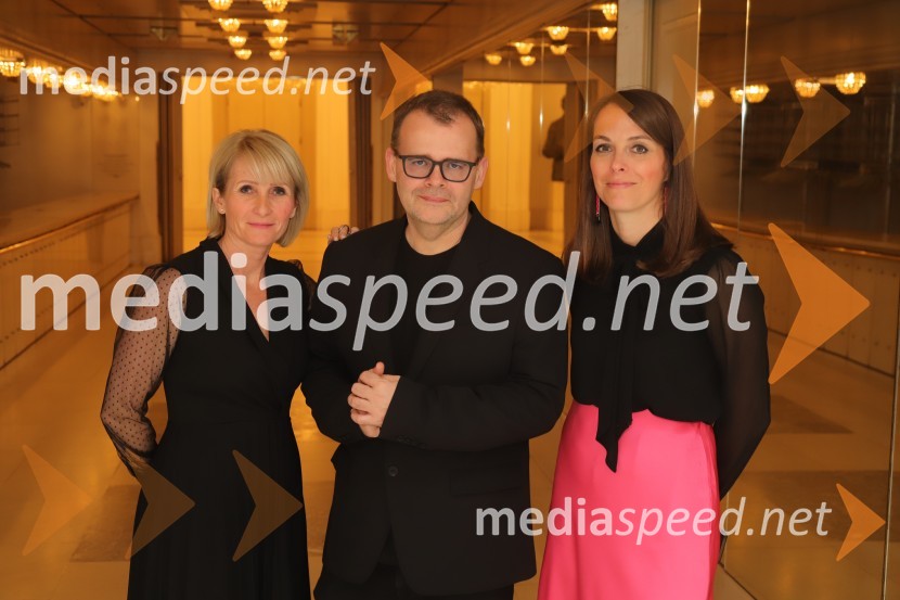  Anja  Žižek, marketing SNG Maribor;  Alan Kavčič, predstavnik za odnose z javnostmi SNG Maribor;  Špela Lešnik, producentka Drame SNG MariborPrizori iz zakonskega življenja, premiera drame SNG Maribor