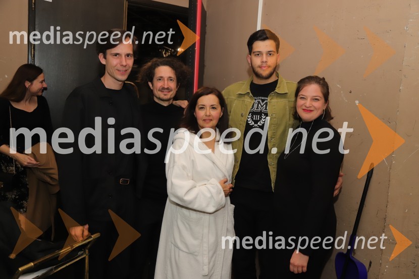  Andrej Rutar, scenograf;  Nikolaj Efendi, avtor glasbe;  Ksenija Mišič, igralka;  Angel Lav Grahovac;  Mira Stadler, režiserkaPrizori iz zakonskega življenja, premiera drame SNG Maribor