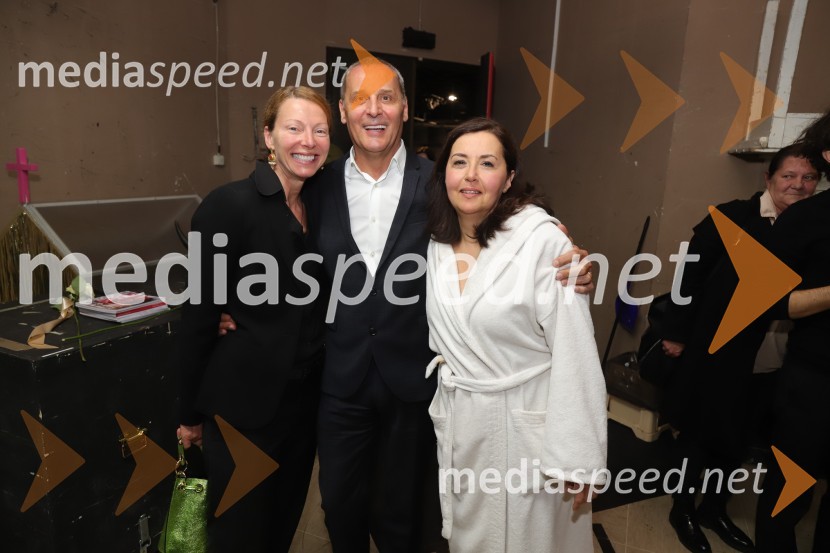  Nataša Matjašec Rošker, igralka;  Danilo Rošker, direktor SNG Maribor;  Ksenija Mišič, igralkaPrizori iz zakonskega življenja, premiera drame SNG Maribor