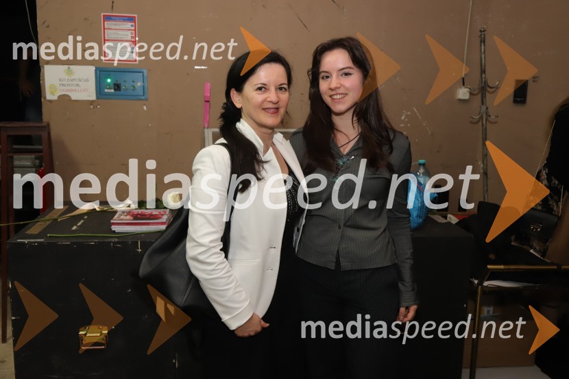  Irena Ferk, operna pevka;  ... Prizori iz zakonskega življenja, premiera drame SNG Maribor