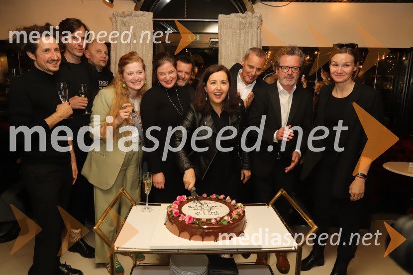  Nikolaj Efendi, avtor glasbe;  Andrej Rutar, scenograf;  Gorazd Vever, SNG Maribor;  Katarina Šavs, kostumografinja;  Mira Stadler, režiserka;  Ksenija Mišič, igralka;  Danilo Rošker, direktor SNG Maribor;  Vojko Belšak, igralec;  Maša Pelko, režiserkaPrizori iz zakonskega življenja, premiera drame SNG Maribor