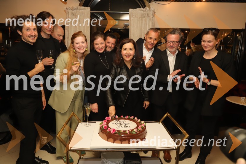  Nikolaj Efendi, avtor glasbe;  Andrej Rutar, scenograf;  Gorazd Vever, SNG Maribor;  Katarina Šavs, kostumografinja;  Mira Stadler, režiserka;  Ksenija Mišič, igralka;  Danilo Rošker, direktor SNG Maribor;  Vojko Belšak, igralec;  Maša Pelko, režiserkaPrizori iz zakonskega življenja, premiera drame SNG Maribor