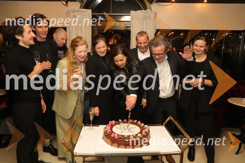  Nikolaj Efendi, avtor glasbe;  Andrej Rutar, scenograf;  Gorazd Vever, SNG Maribor;  Katarina Šavs, kostumografinja;  Mira Stadler, režiserka;  Ksenija Mišič, igralka;  Danilo Rošker, direktor SNG Maribor;  Vojko Belšak, igralec;  Maša Pelko, režiserkaPrizori iz zakonskega življenja, premiera drame SNG Maribor