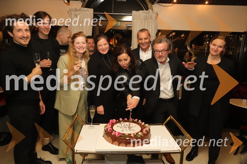  Nikolaj Efendi, avtor glasbe;  Andrej Rutar, scenograf;  Gorazd Vever, SNG Maribor;  Katarina Šavs, kostumografinja;  Mira Stadler, režiserka;  Ksenija Mišič, igralka;  Danilo Rošker, direktor SNG Maribor;  Vojko Belšak, igralec;  Maša Pelko, režiserkaPrizori iz zakonskega življenja, premiera drame SNG Maribor