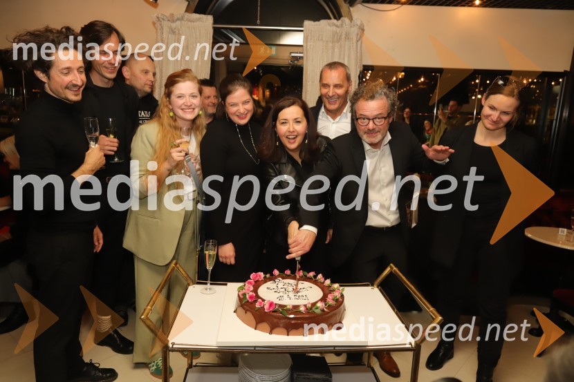  Nikolaj Efendi, avtor glasbe;  Andrej Rutar, scenograf;  Gorazd Vever, SNG Maribor;  Katarina Šavs, kostumografinja;  Mira Stadler, režiserka;  Ksenija Mišič, igralka;  Danilo Rošker, direktor SNG Maribor;  Vojko Belšak, igralec;  Maša Pelko, režiserkaPrizori iz zakonskega življenja, premiera drame SNG Maribor