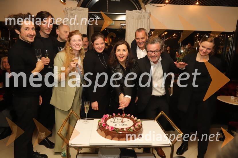  Nikolaj Efendi, avtor glasbe;  Andrej Rutar, scenograf;  Gorazd Vever, SNG Maribor;  Katarina Šavs, kostumografinja;  Mira Stadler, režiserka;  Ksenija Mišič, igralka;  Danilo Rošker, direktor SNG Maribor;  Vojko Belšak, igralec;  Maša Pelko, režiserkaPrizori iz zakonskega življenja, premiera drame SNG Maribor