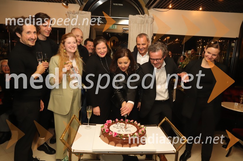  Nikolaj Efendi, avtor glasbe;  Andrej Rutar, scenograf;  Katarina Šavs, kostumografinja;  Gorazd Vever, SNG Maribor;  Tomaž Bezjak, oblikovalec svetlobe;  Mira Stadler, režiserka;  Ksenija Mišič, igralka;  Danilo Rošker, direktor SNG Maribor;  Vojko Belšak, igralec;  Maša Pelko, režiserkaPrizori iz zakonskega življenja, premiera drame SNG Maribor