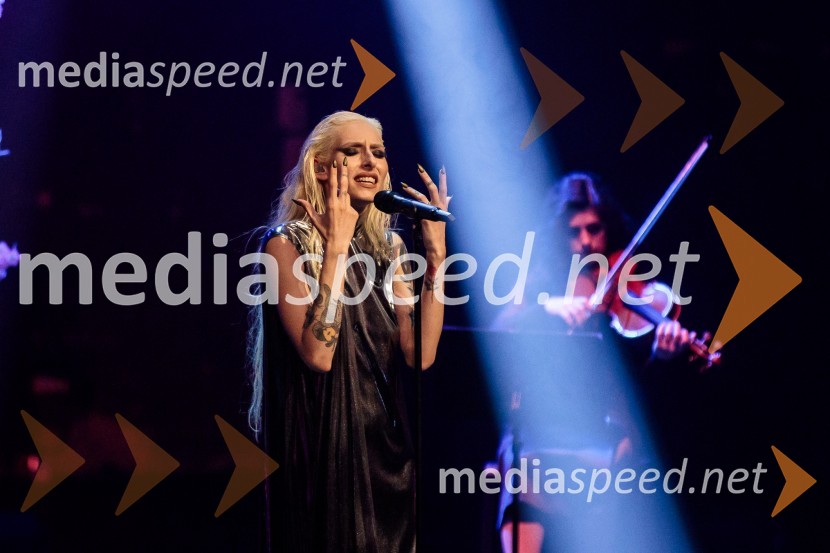  Sara Briški Cirman - Raiven, pevka, harfistkaRaiven s koncertom v Cankarjevem domu obeležila 10 let delovanja