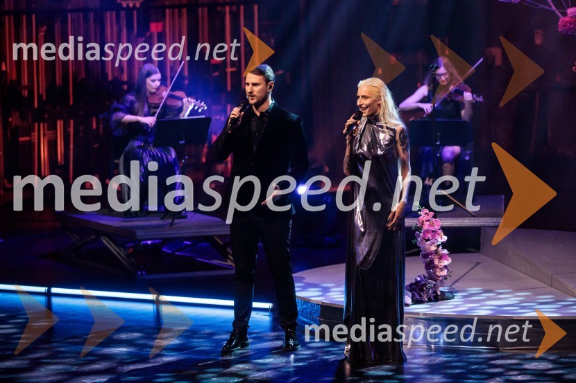  Gregor Ravnik, pevec;  Sara Briški Cirman - Raiven, pevka, harfistkaRaiven s koncertom v Cankarjevem domu obeležila 10 let delovanja