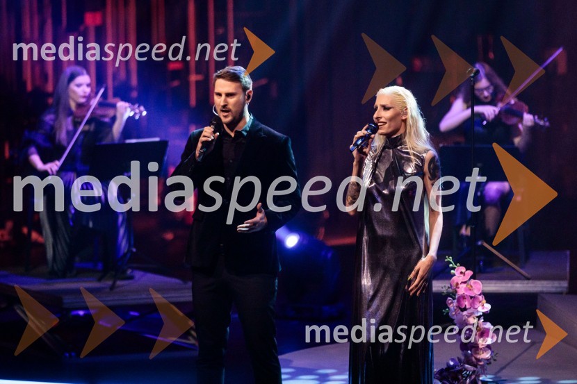  Gregor Ravnik, pevec;  Sara Briški Cirman - Raiven, pevka, harfistkaRaiven s koncertom v Cankarjevem domu obeležila 10 let delovanja