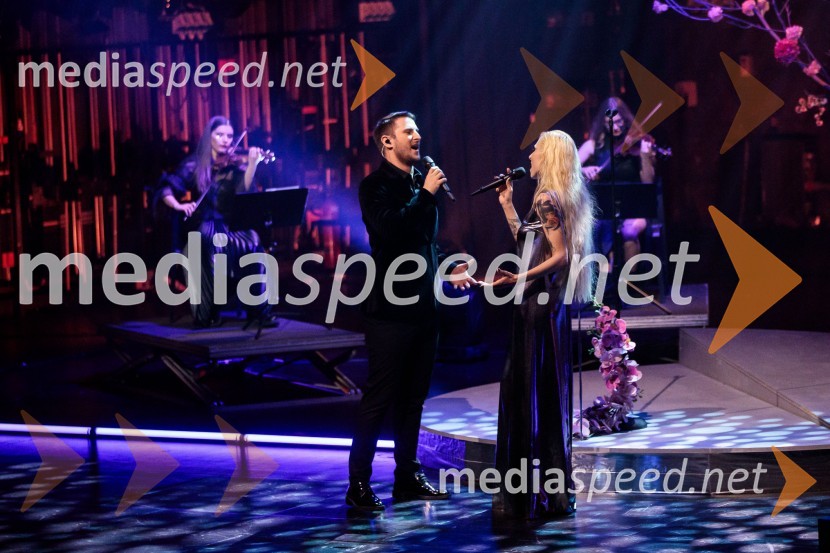  Gregor Ravnik, pevec;  Sara Briški Cirman - Raiven, pevka, harfistkaRaiven s koncertom v Cankarjevem domu obeležila 10 let delovanja