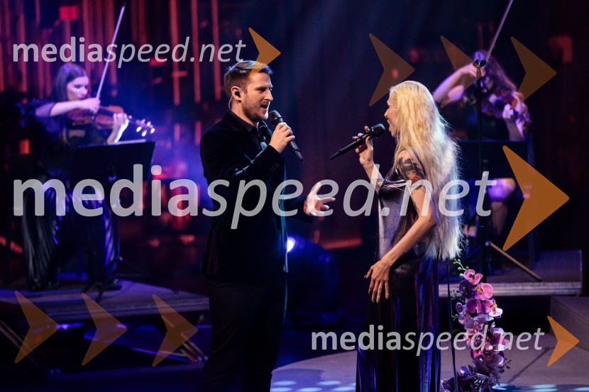  Gregor Ravnik, pevec;  Sara Briški Cirman - Raiven, pevka, harfistkaRaiven s koncertom v Cankarjevem domu obeležila 10 let delovanja