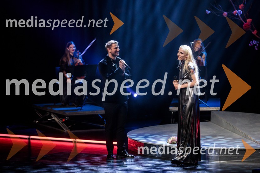  Gregor Ravnik, pevec;  Sara Briški Cirman - Raiven, pevka, harfistkaRaiven s koncertom v Cankarjevem domu obeležila 10 let delovanja