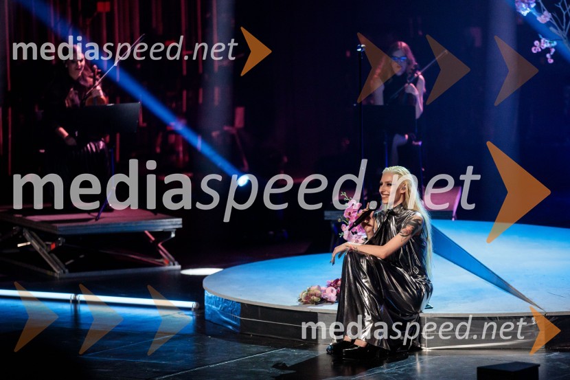  Sara Briški Cirman - Raiven, pevka, harfistkaRaiven s koncertom v Cankarjevem domu obeležila 10 let delovanja