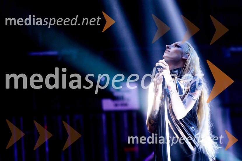  Sara Briški Cirman - Raiven, pevka, harfistkaRaiven s koncertom v Cankarjevem domu obeležila 10 let delovanja