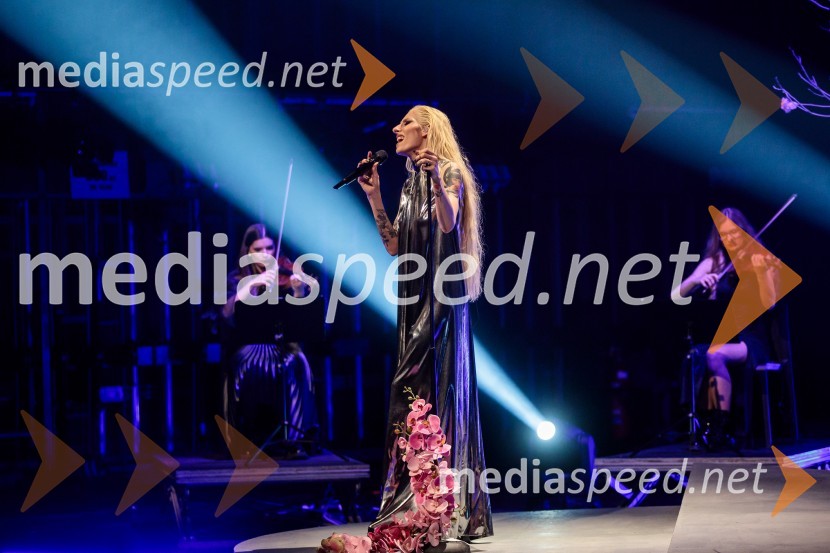  Sara Briški Cirman - Raiven, pevka, harfistkaRaiven s koncertom v Cankarjevem domu obeležila 10 let delovanja